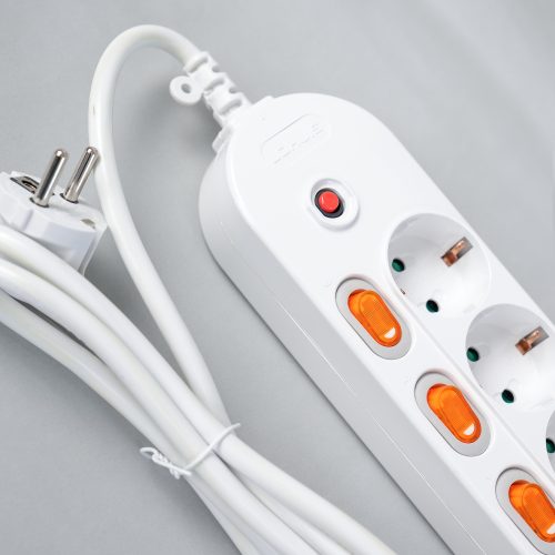 Prelungitor 6 prize, 6 intrerupatoare, 1,5m