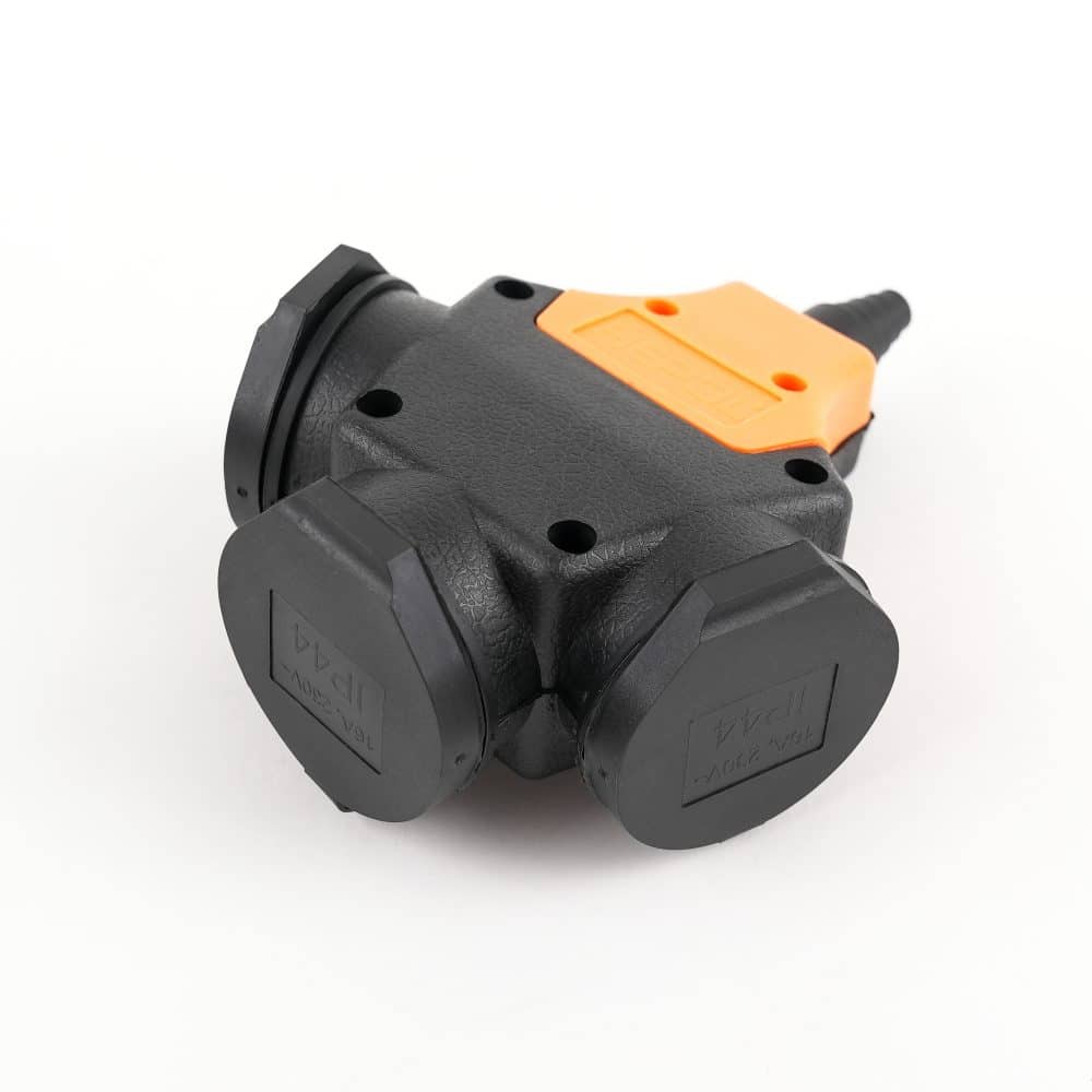 Cupla tripla cu cp, capac cauciuc, IP44