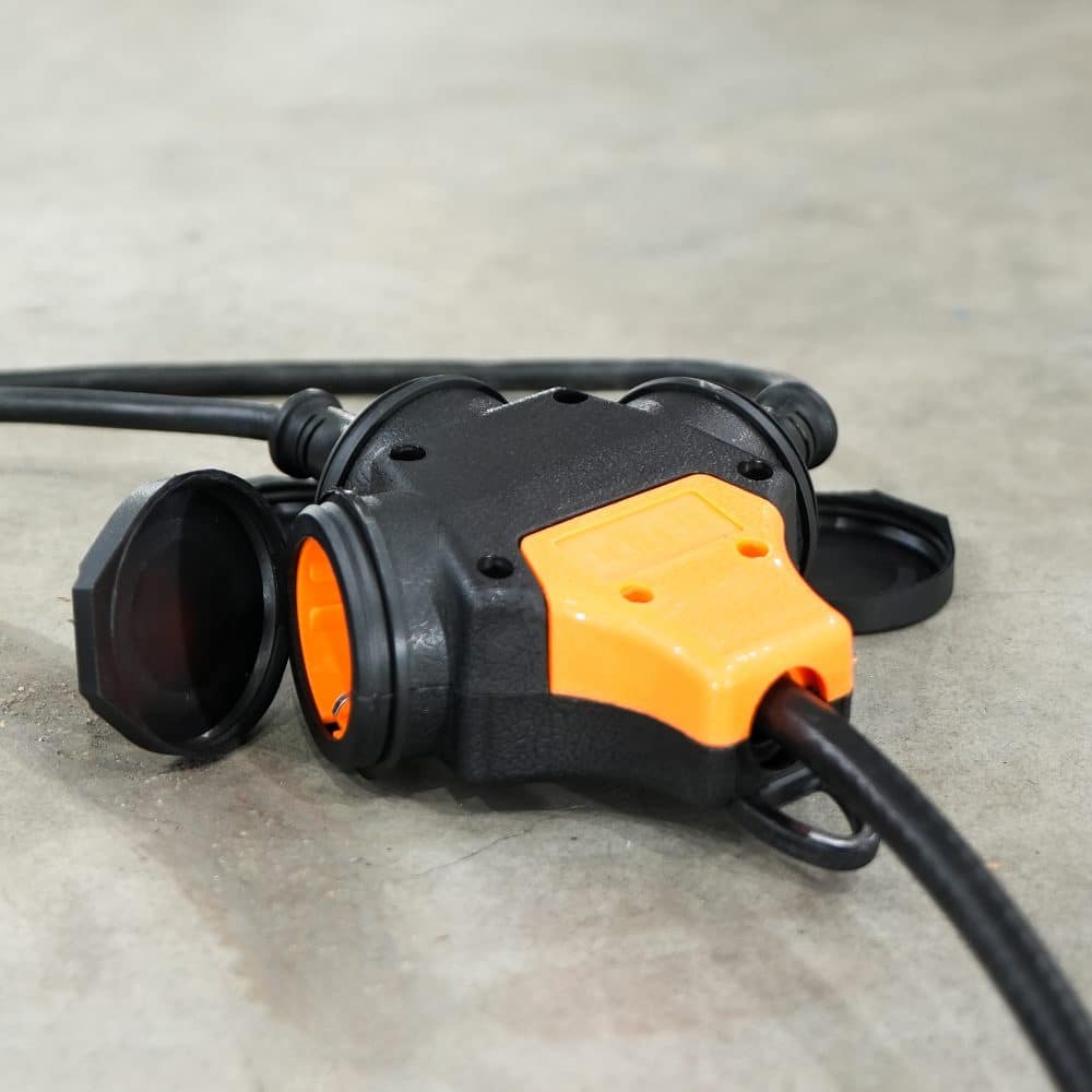 Cupla tripla cu cp, capac cauciuc, IP44